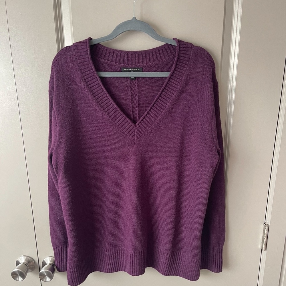 NWOT Banana Republic Elegant Maroon Essentials V-Neck Sweater| Size: L | Basics